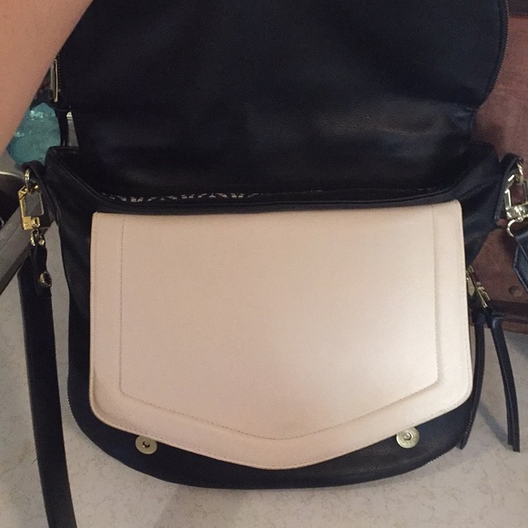 Steve Madden super versatile large crossbody! - Picture 5 of 8